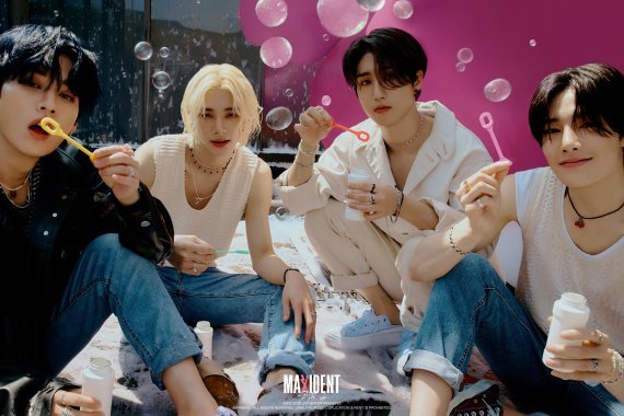 (Credit: JYP Entertainment)