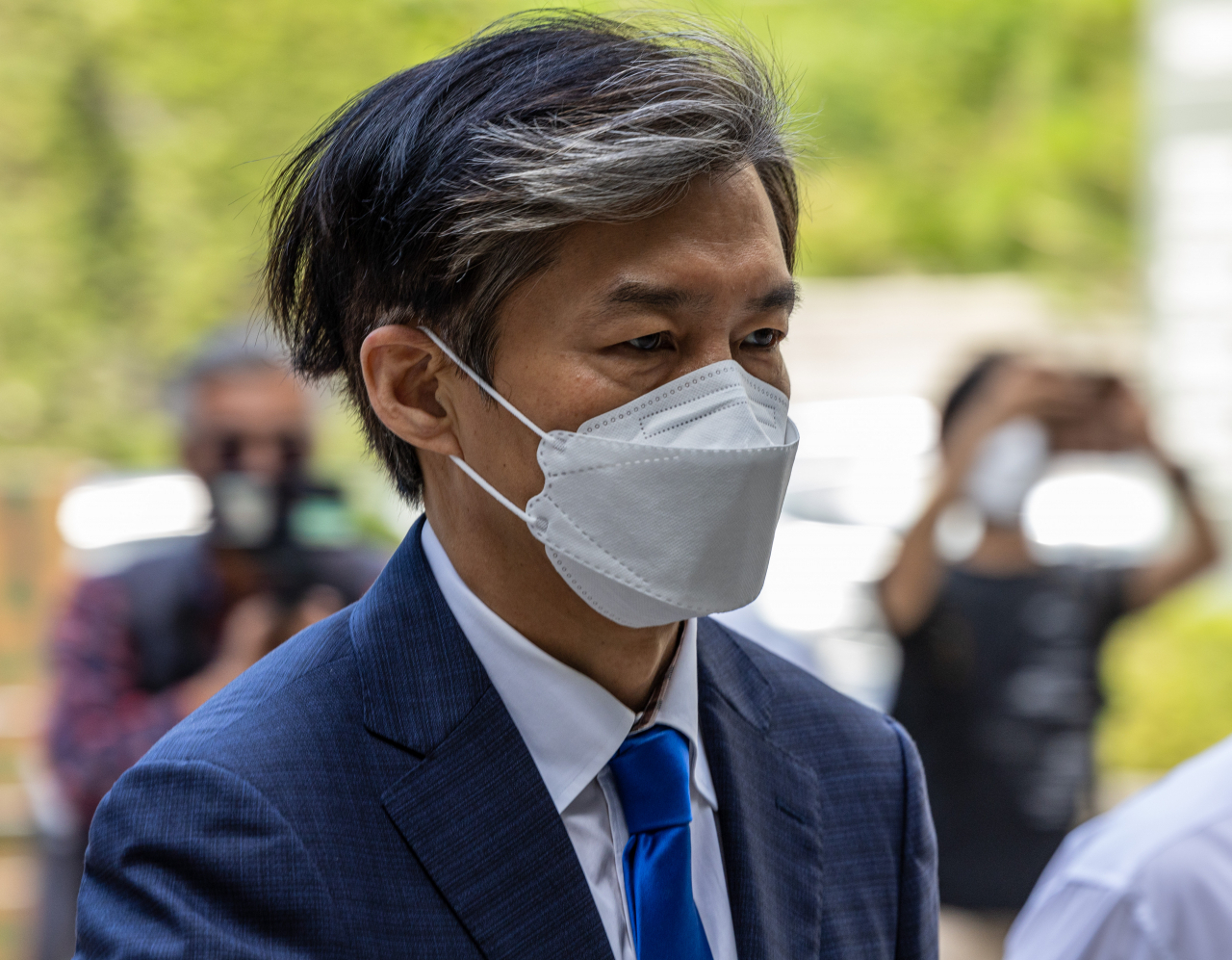 조국 전 법무부 장관이 지난 23일 오전 서울 서초구 서울중앙지법에서 열린 ‘자녀 입시비리·감찰무마 의혹’ 1심 속행 공판에 출석하고 있다. [연합]