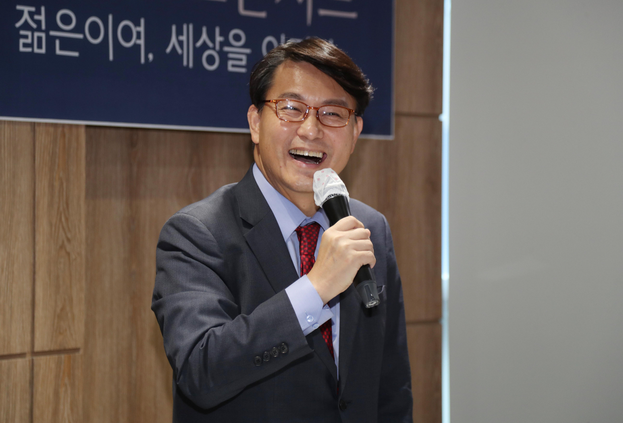 국민의힘 윤상현 의원이 28일 오후 대구 중구 한방 의료체험타운 세미나실에서 열린 청년 4.0 포럼에서 특강을 하고 있다. [연합]