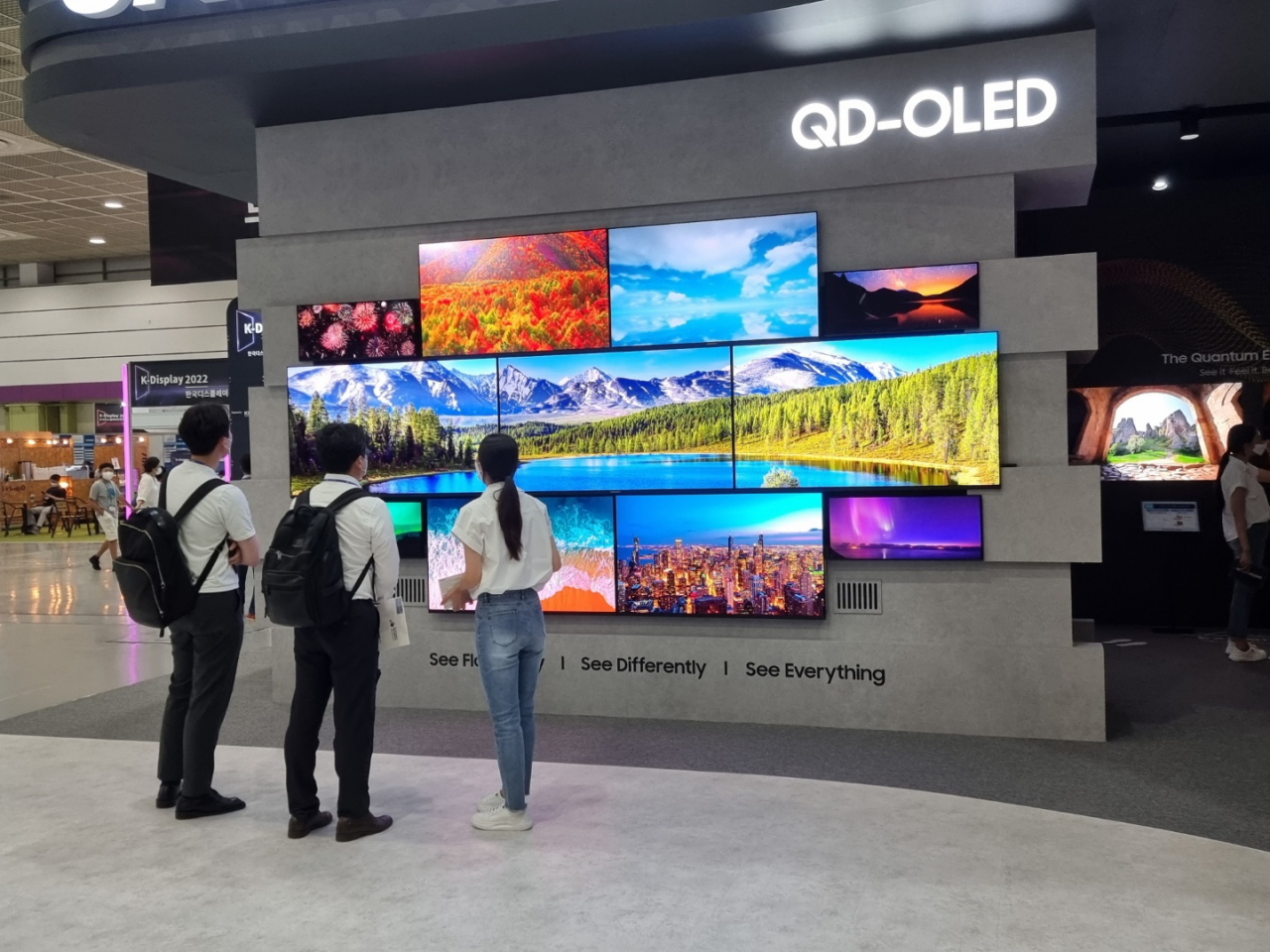 “한국 독점 OLED, LCD처럼 중국에 내줄 판” 삼성·LG 반격 카드 내놨다 [비즈360]