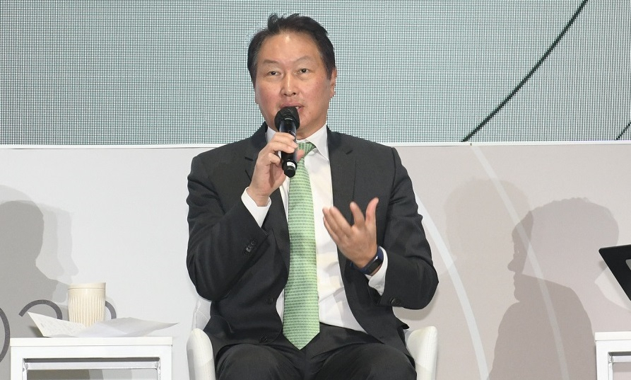 최태원 SK그룹 회장이 지난달 26일 열린 ‘2022 울산포럼’에서 ESG에 대한 설명을 하고 있다. [SK 제공]
