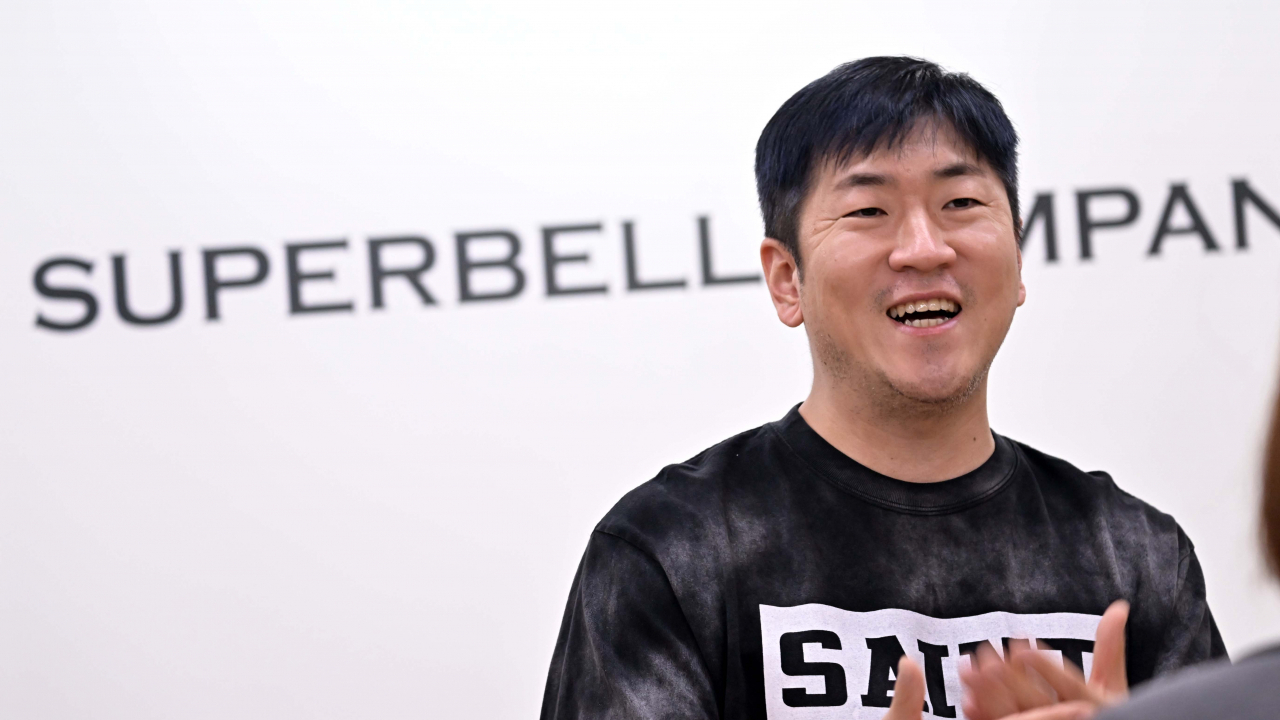 Veteran K-pop producer Ryan Jhun speaks in an interview with The Korea Herald at Superbell Company‘s headquarters in Mapo-gu, western Seoul. (Lee Sang-sub/The Korea Herald)