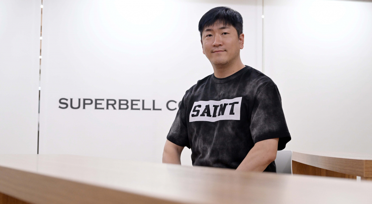 Veteran K-pop producer Ryan Jhun poses for photos during a recent interview with The Korea Herald at Superbell Company‘s headquarters in Mapo-gu, western Seoul. (Lee Sang-sub/The Korea Herald)