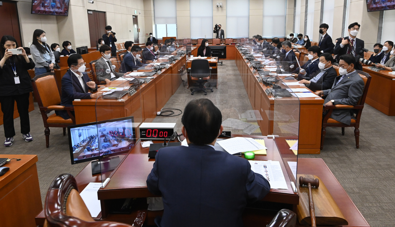 26일 오후 국회에서 행정안전위원회 전체회의가 열리고 있다. 연합뉴스