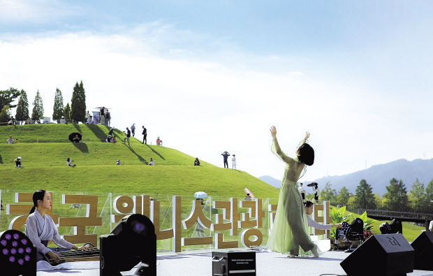순천만 국가정원에서 열린 웰니스관광 페스타 개막식 축하공연
