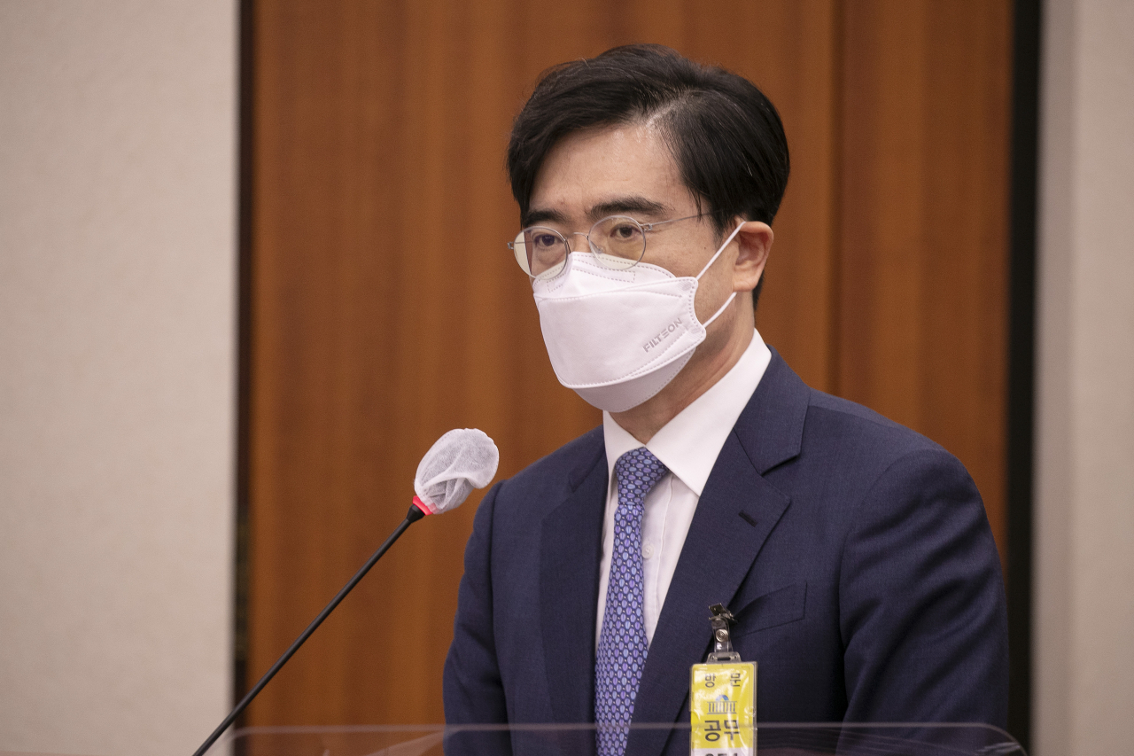 공영운 현대자동차 사장이 지난 4일 오후 서울 여의도 국회에서 열린 산업통상자원중소벤처기업위원회 국정감사에서 증인으로 출석한 가운데 의원들의 질의에 답을 하고 있다. [연합]