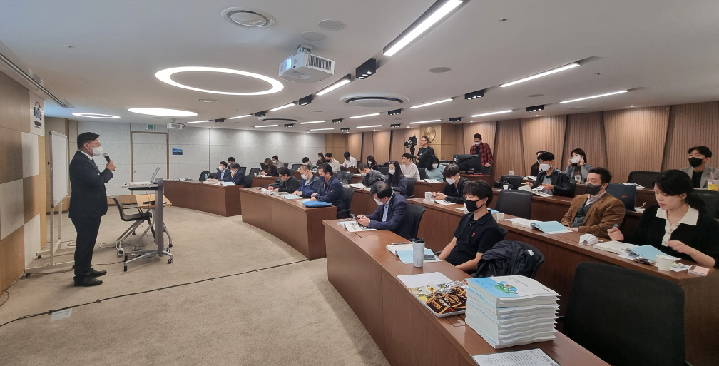 UST-KOITA 탄소중립 역량 UP 과정 교육프로그램 수강 모습.[UST 제공]