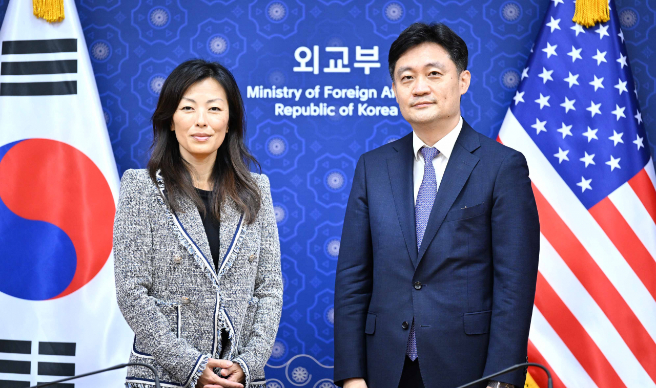 전영희 평화외교기획단장이 5일 오전 방한 중인 정 박 미국 국무부 대북특별부대표와 한미 북한정책 관련 협의를 개최했다. [외교부 제공]