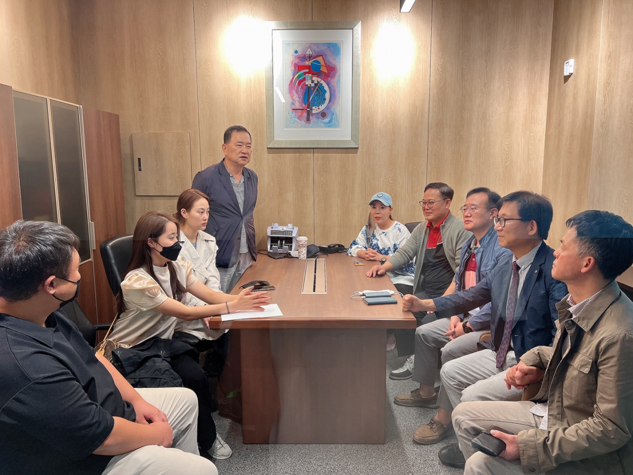 제3회 지리산컨퍼런스가 전주 라한호텔 비즈니스룸에서 열린 가운데, 심재철 교수가 인사말을 하고 있다.