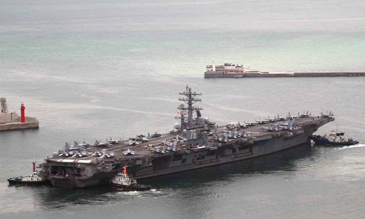 The US nuclear-powered aircraft carrier Ronald Reagan sails from a naval base in Busan, southeastern South Korea, on Sept. 26, as South Korea and the United States kicked off their first combined naval exercise, involving the American aircraft carrier, near the peninsula in five years. The four-day drills came as Seoul and Washington are cranking up security cooperation amid continued speculation that North Korea could engage in provocative acts, like a nuclear test or submarine-launched ballistic missile launch. (Yonhap)