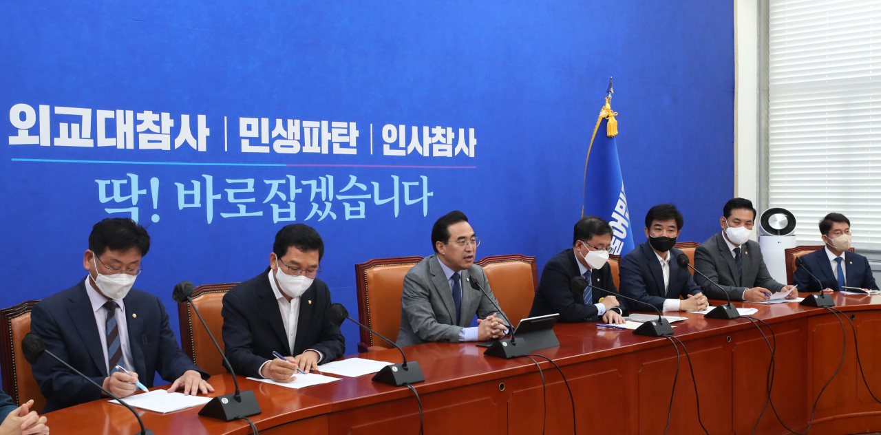 더불어민주당 박홍근 원내대표가 6일 서울 여의도 국회에서 열린 국정감사대책회의에서 발언하고 있다. 이상섭 기자
