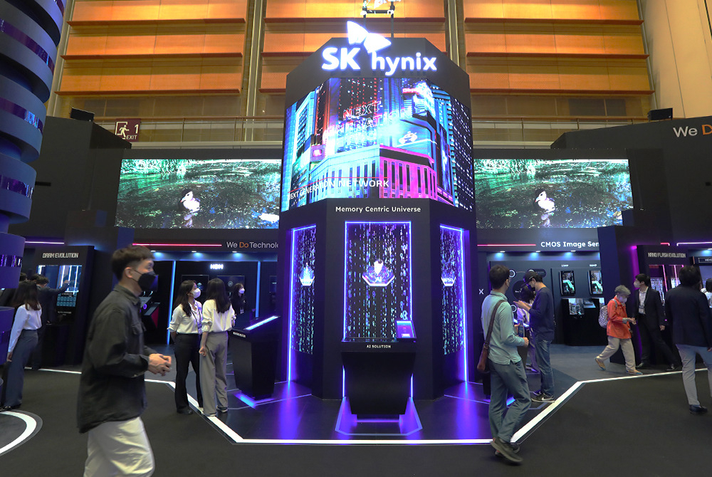 SK하이닉스가 ‘제24회 반도체대전(SEDEX 2022)’에서 ‘We Do Technology_T.E.C.H’를 주제로 구성한 전시관. [SK하이닉스 제공]