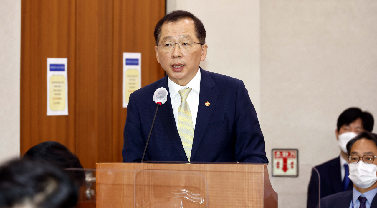 조승환 해양수산부 장관이 6일 오전 국회 농림축산식품해양수산위원회에서 열린 국정감사에서 업무보고를 하고 있다. 연합뉴스