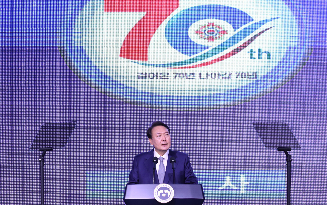 윤석열 대통령이 6일 오전 서울 용산구 그랜드 하얏트 서울에서 열린 대한민국재향군인회 창설 70주년 기념식에 참석, 축사하고 있다. [연합]