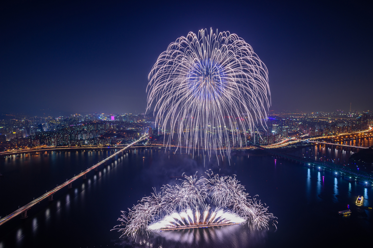 지난 2019년 한화와 함께하는 서울세계불꽃축제에서 선보인 ㈜한화의 불꽃 연출 모습