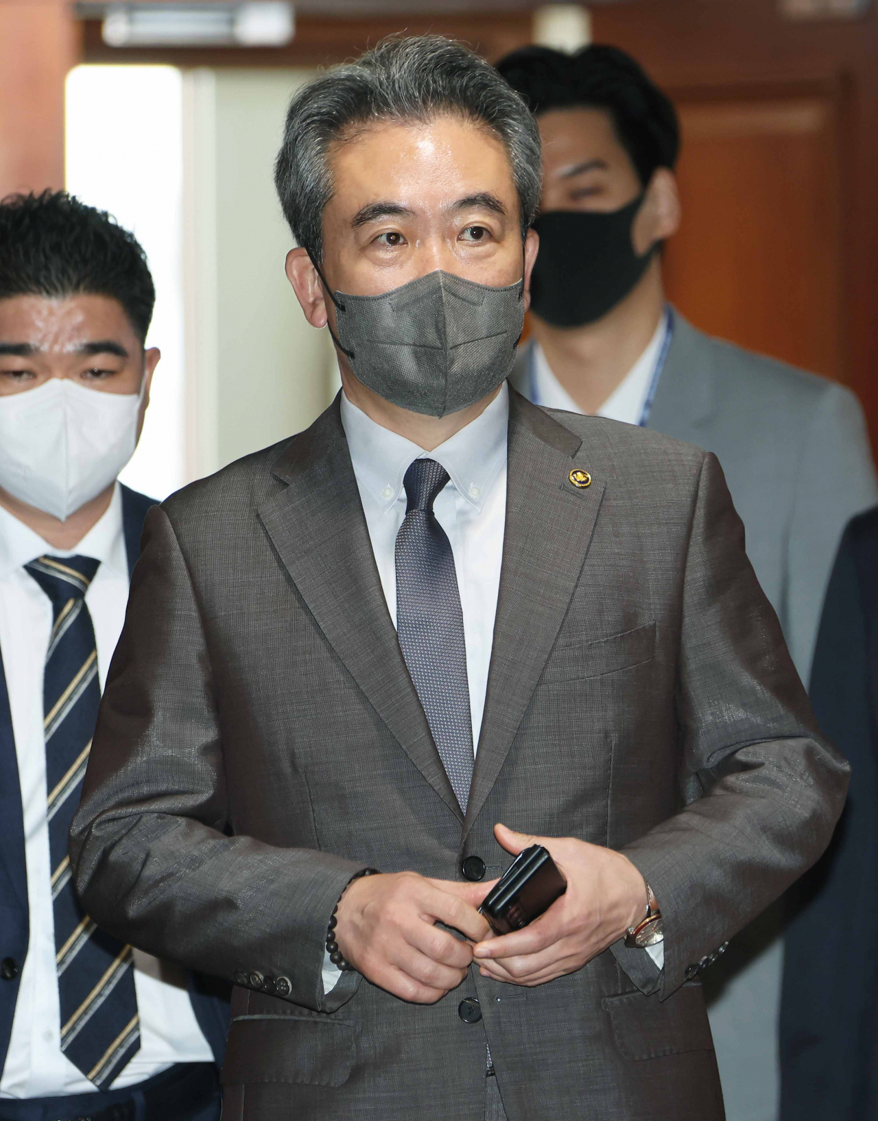 윤희근 경찰청장이 지난 6일 정부서울청사에서 열린 국정현안관계장관회의에 참석하고 있다.[연합]