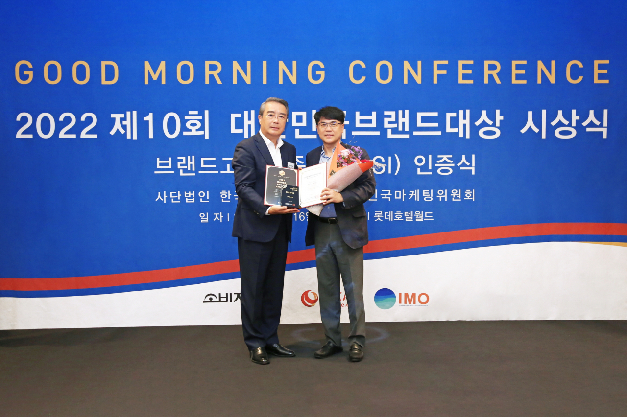 불스원의 헬스케어 전문 브랜드 밸런스온이 ‘2022 대한민국브랜드대상’에서 상품 부문 최우수상을 받았다. [불스원 제공]