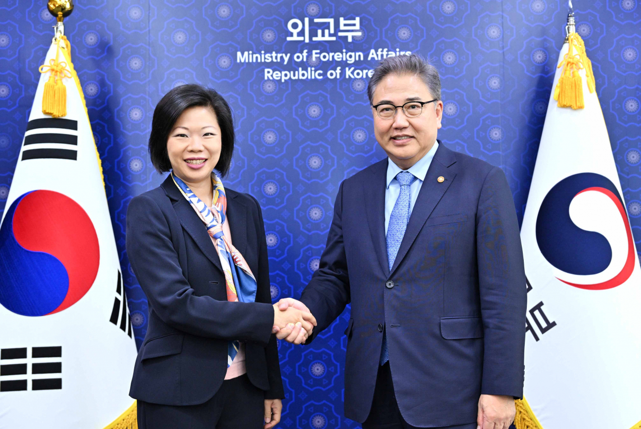 박진 외교부 장관이 7일 방한 중인 심 앤 싱가포르 외교부 및 국가개발부 선임국무장관을 접견했다. [외교부 제공]