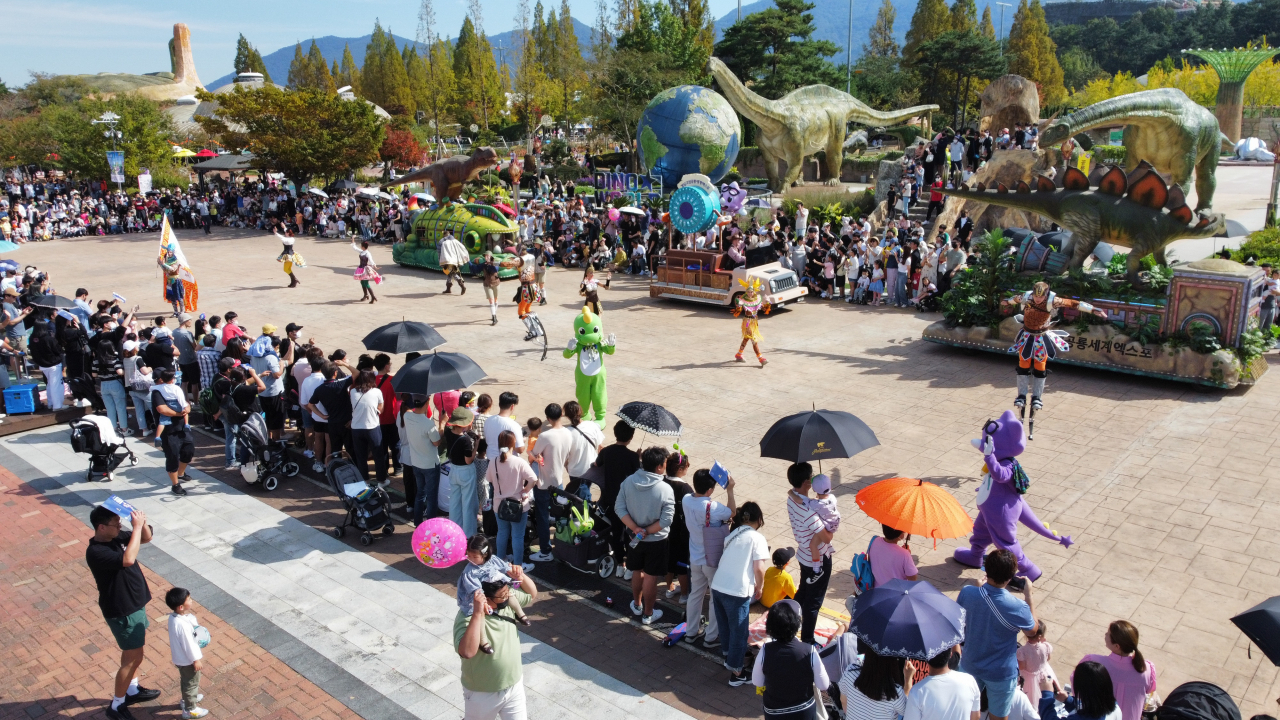 Dinosaur parade held at 2021 Gyeongnam Goseong Dinosaur World Expo (Goseong Dinosaur World Expo Organizing Committee)