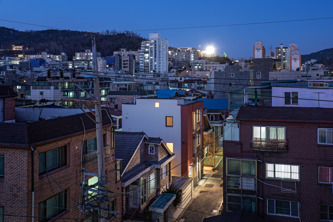 “‘볼매’ 공간 빚는다”…홍은동 골목 바꾼 ‘얼굴 있는 집’ [건축맛집]