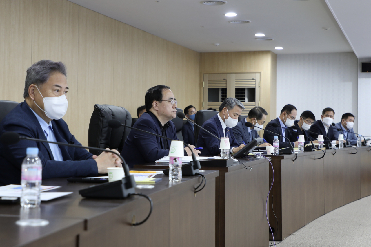 북한의 단거리 탄도미사일 발사 관련 김성한 국가안보실장이 9일 서울 용산 대통령실 청사 지하 국가위기관리센터에서 긴급 국가안전보장회의(NSC) 상임위원회를 주재하고 있다. [연합]