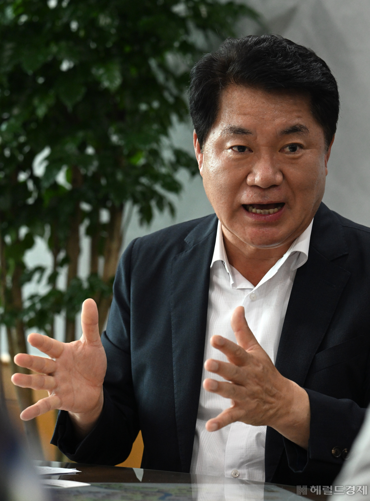 박준희 관악구청장이 11일 헤럴드경제와 인터뷰에서 “관악청년청은 청년을 위한 종합 정책의 중심지로 자리매김할 것”이라고 말하고 있다. 임세준 기자