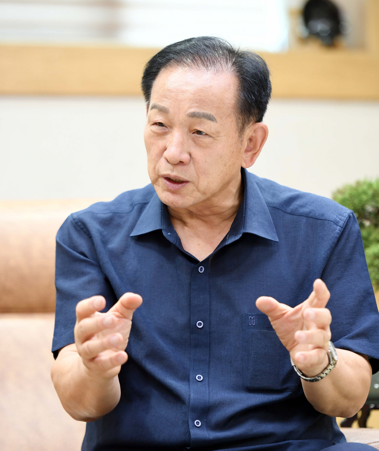 신현국 문경시장은 11일 “전국의 관광객과 소비자들이 ‘2022 문경사과축제’가 열리는 문경을 방문해 상큼한 사과 맛과 함께 문경새재의 깊어가는 가을의 정취를 만끽하길 바란다”고 말했다.[문경시 제공]