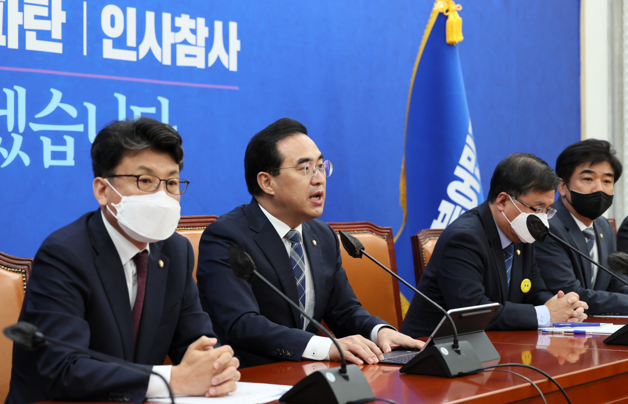 더불어민주당 박홍근 원내대표가 11일 오전 국회에서 열린 국정감사대책회의에서 발언하고 있다. 이상섭 기자
