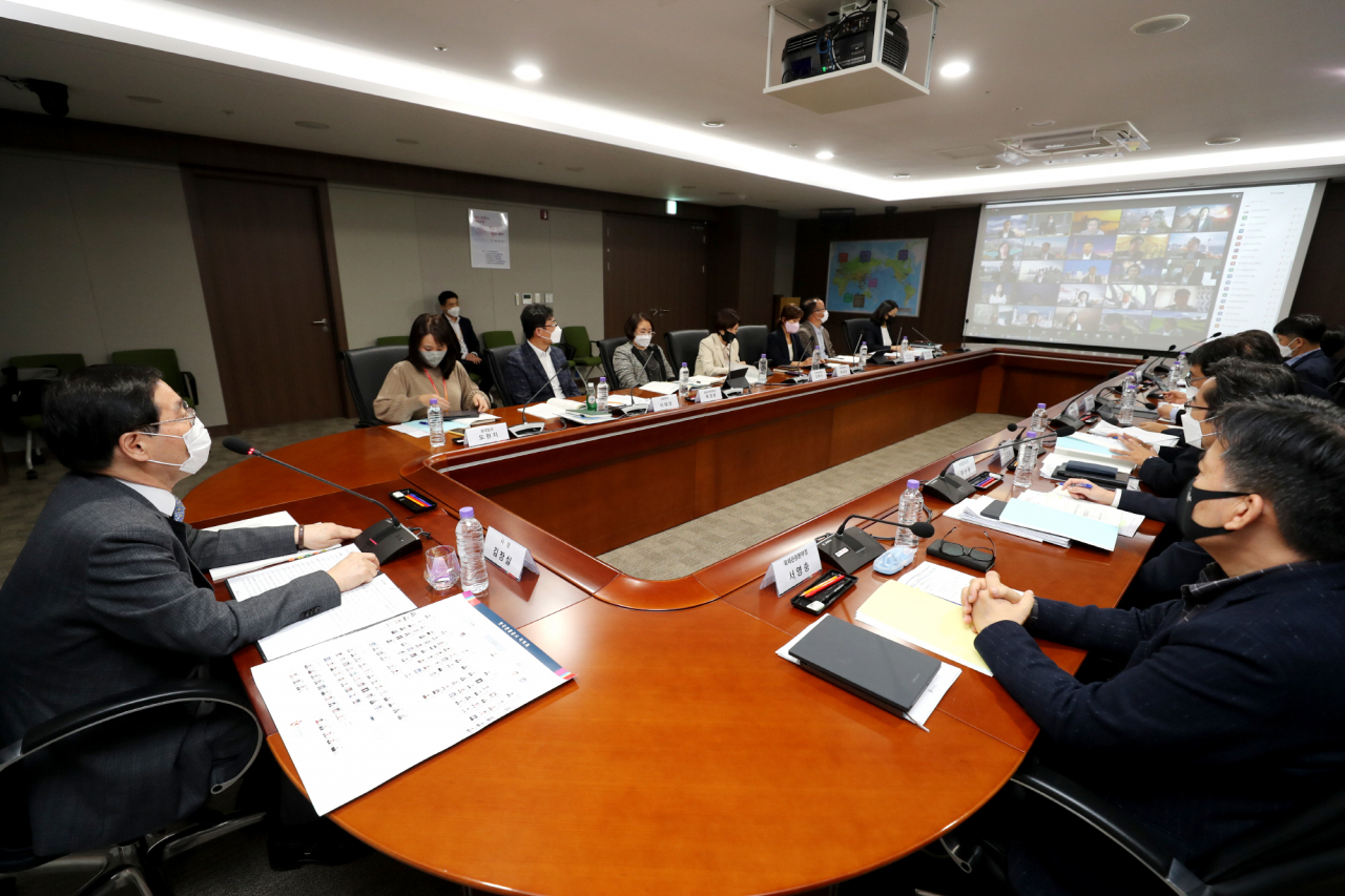 김장실 신임 한국관광공사 사장이 11일 해외지사장 회의를 주재하고 있다.