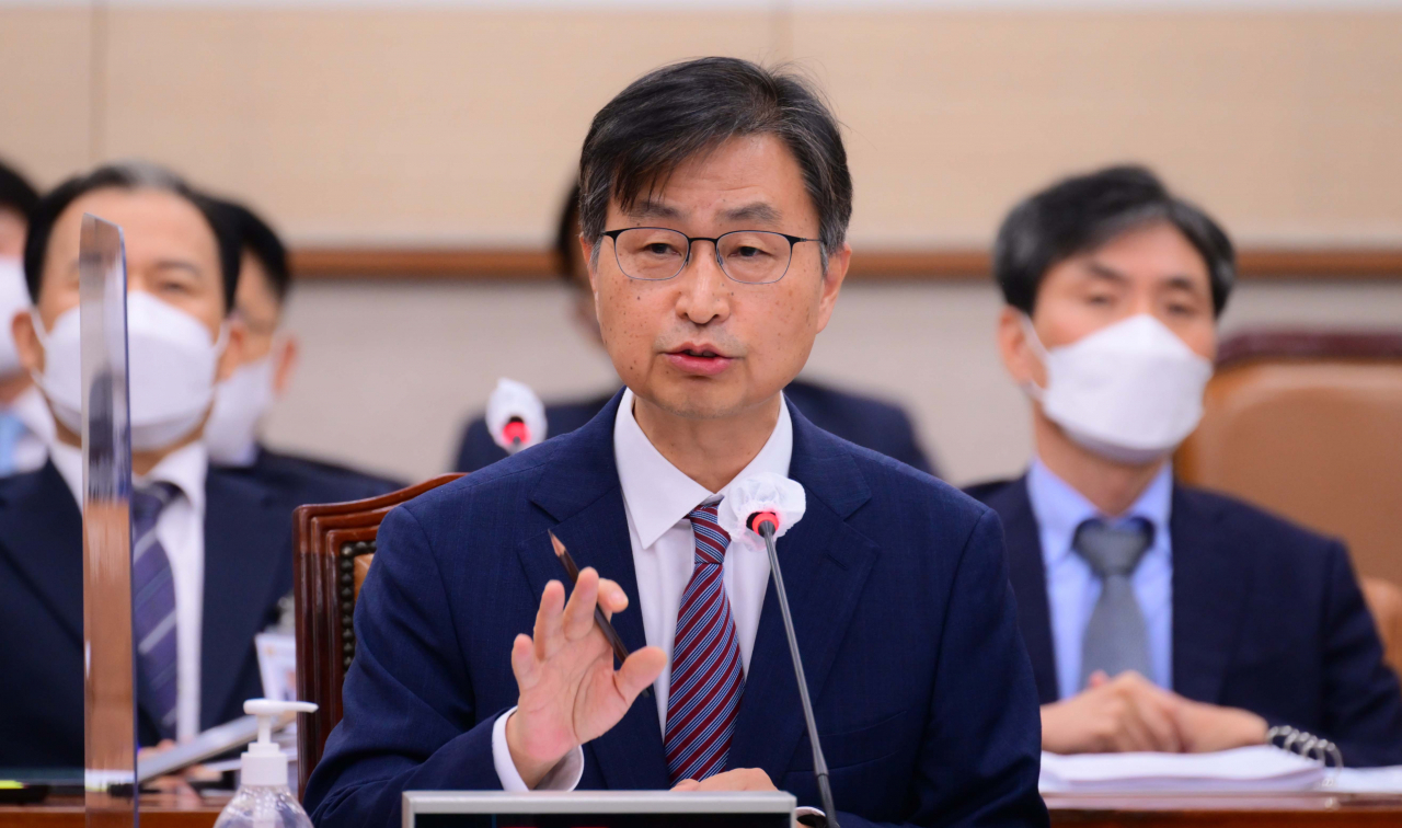 최재해 감사원장이 11일 서울 여의도 국회 법제사법위원회에서 열린 감사원에 대한 국정감사에서 의원들의 질의에 답변하고 있다. 연합뉴스
