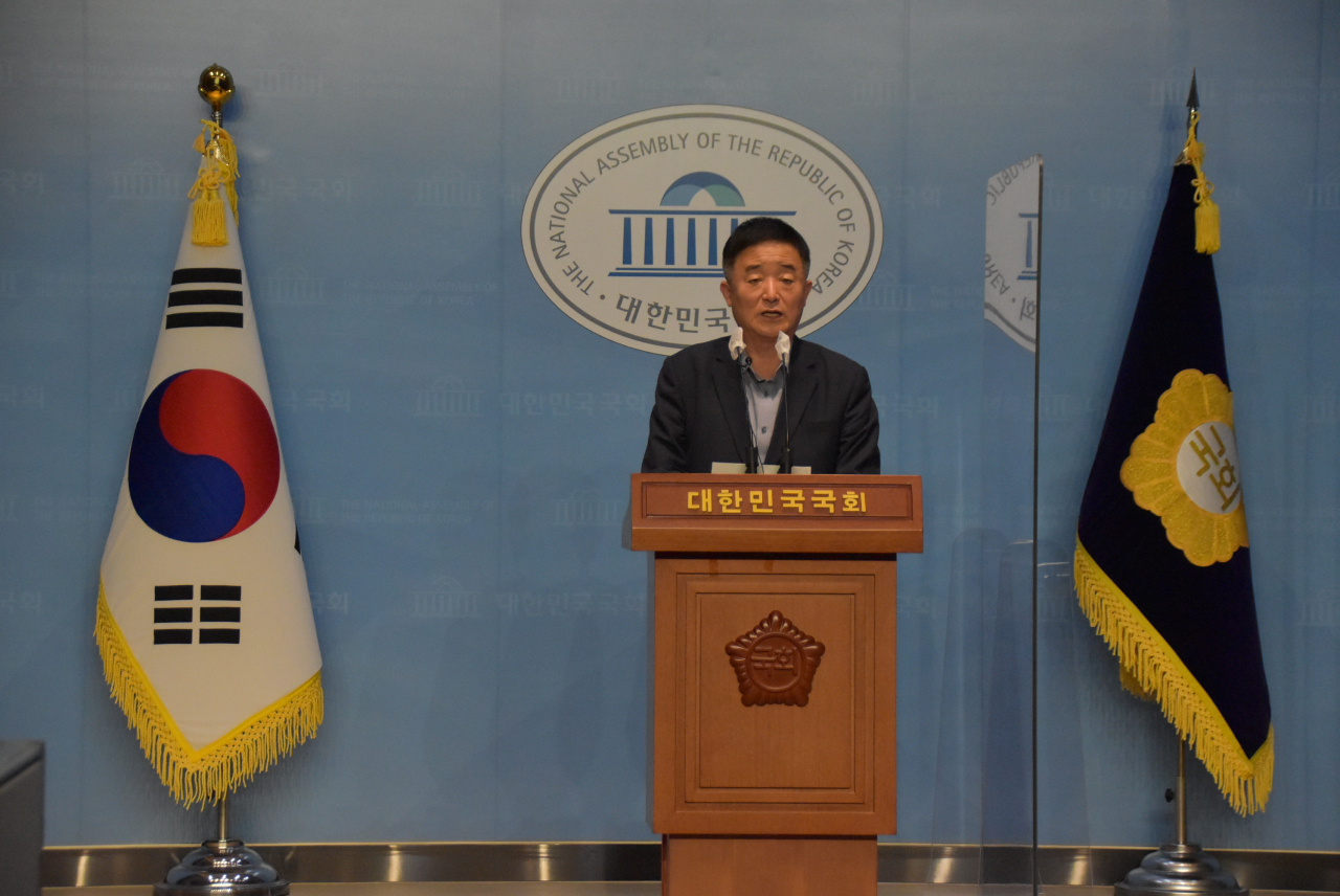 강득구 더불어민주당 의원이 11일 국회 소통관에서 기자회견을 진행하고 있다. [강득구 의원실 제공]