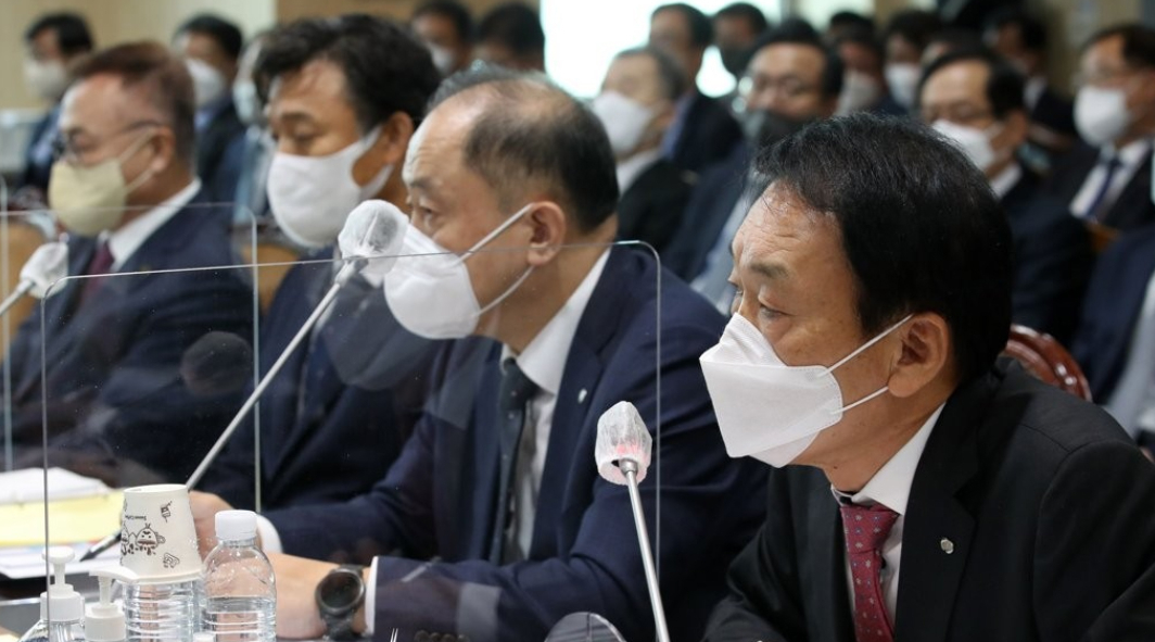 김장현 한전KDN 사장이 11일 오전 전남 나주 한국전력 본사에서 열린 산업통상자원중소벤처기업위원회 국정감사에서 답변하고 있다. [연합]