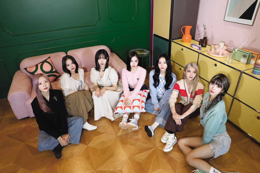드림캐쳐의 독특한 세계관은 그룹의 정체성이자, 차별점이다. ‘디스토피아’ 세계관에 접어들며 악플러 등 사회 이슈를 본격적으로 다루기 시작한 드림캐쳐는 아포칼립스 세계관에 이른 현재, 환경 문제를 정조준하고 있다. [드림캐쳐컴퍼니 제공]