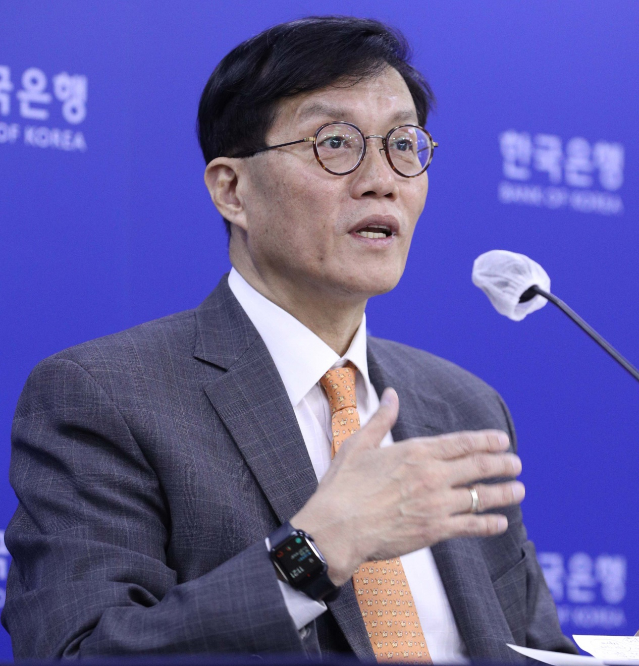 이창용 한국은행 총재가 12일 오전 서울 중구 한국은행에서 열린 기자간담회에서 기준금리 인상에 대해 설명하고 있다. [사진공동취재단]