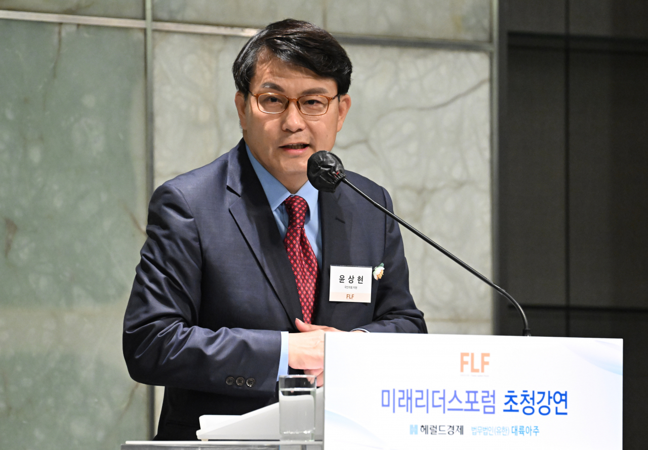 지난달 14일 서울 중구 더 플라자 호텔에서 헤럴드경제와 법무법인 대륙아주가 공동주최하는 미래리더스포럼 9월 강연이 열린 가운데 윤상현 국민의힘 의원이 연사로 참석해 발언하고 있다. [임세준 기자]