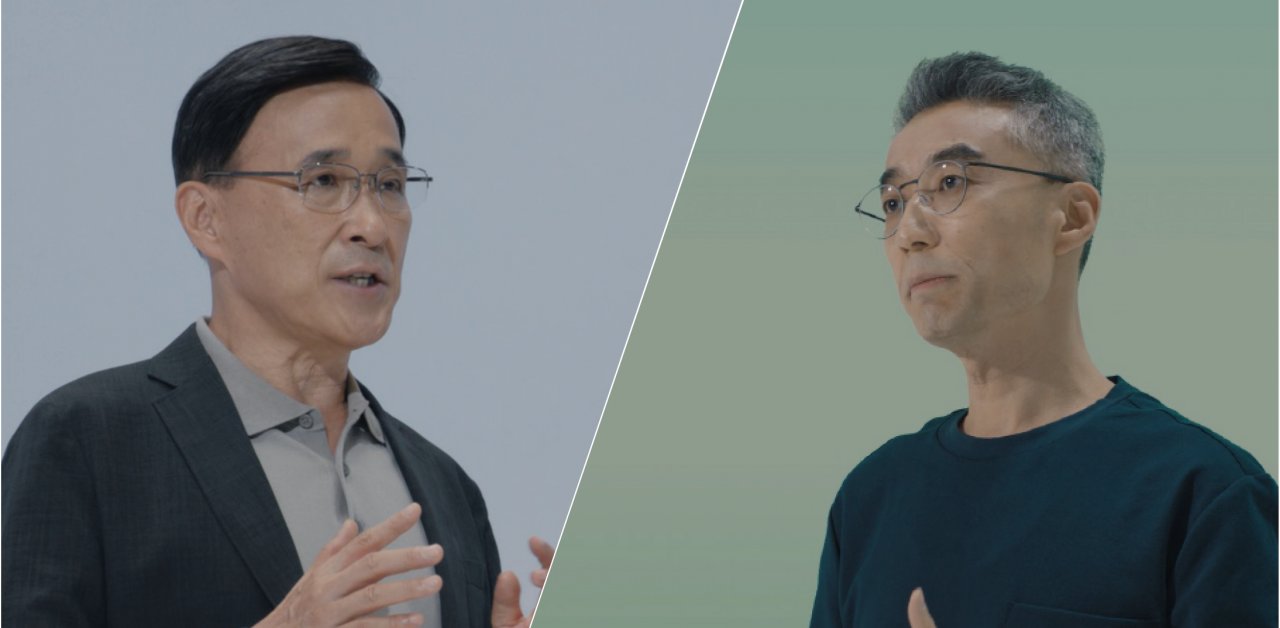 박정국(왼쪽부터) 현대자동차그룹 연구개발본부장 사장, 송창현 TaaS본부장 사장이 ‘소프트웨어로 모빌리티의 미래를 열다’ 행사에서 SDV 비전을 발표하고 있다. [현대차그룹 제공]