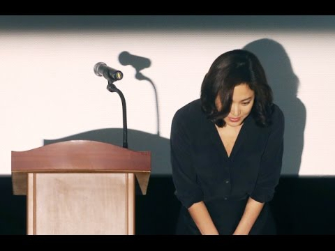 배우 송혜교가 지난 2014년 세금 탈루 문제가 확인된 뒤 사과 기자회견을 하고 있다. [연합]