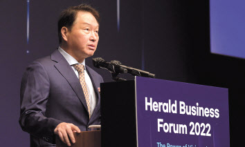 최태원 대한상공회의소 회장이 ‘헤럴드 기업포럼 2022’에서 2030 세계박람회가 ‘대전환’ 속 한국이 리딩할 수 있는 플랫폼이 될 수 있다고 강조했다. 이상섭 기자