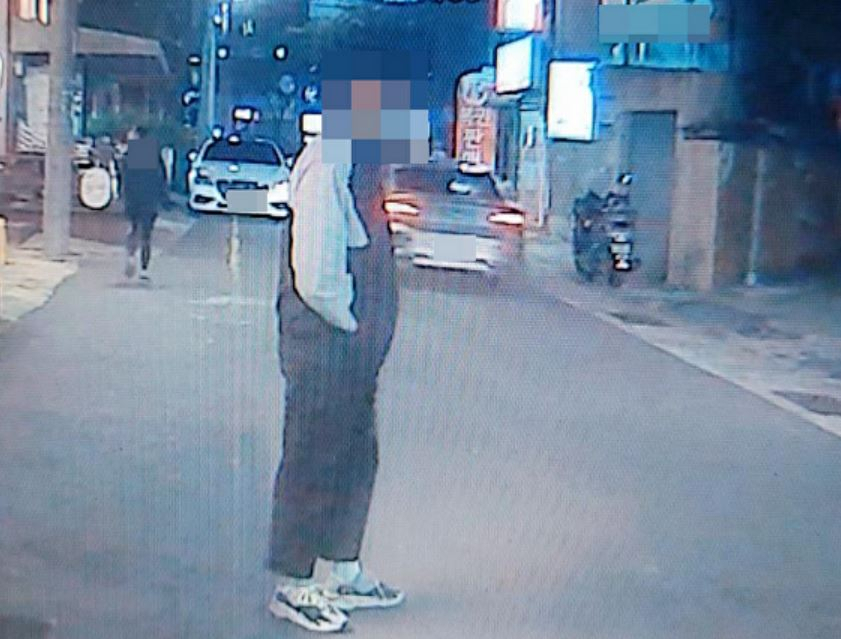 지난 5월 6일 부산 해운대구 한 횟집에서 20&sim;30대로 추정되는 남성 2명이 생선회와 소주 등 4만8000원 어치의 음식을 주문해 먹은 뒤 돈을 내지 않고 달아났다. [온라인 커뮤니티]