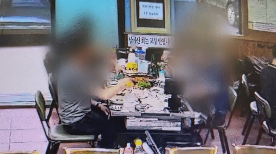 지난 6월 10일 오후 제주 서귀포시 대정읍 한 유명 횟집에서는 관광객 6명이 고등어회와 갈치구이, 주류 등 27만원 상당의 음식을 먹고 계산하지 않은 채 사라지는 일이 벌어졌다. [KBS 방송화면 캡쳐]