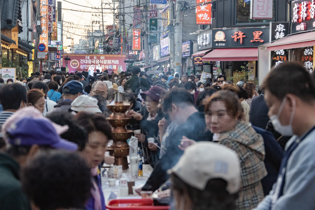양꼬치거리 맛과문화축제 전경. [광진구 제공]