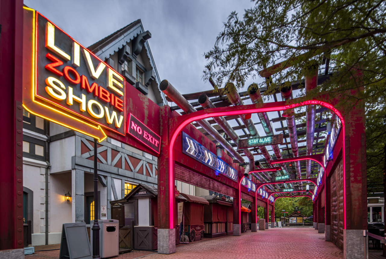 Entrance to the "Horror Maze" (Everland Resort)