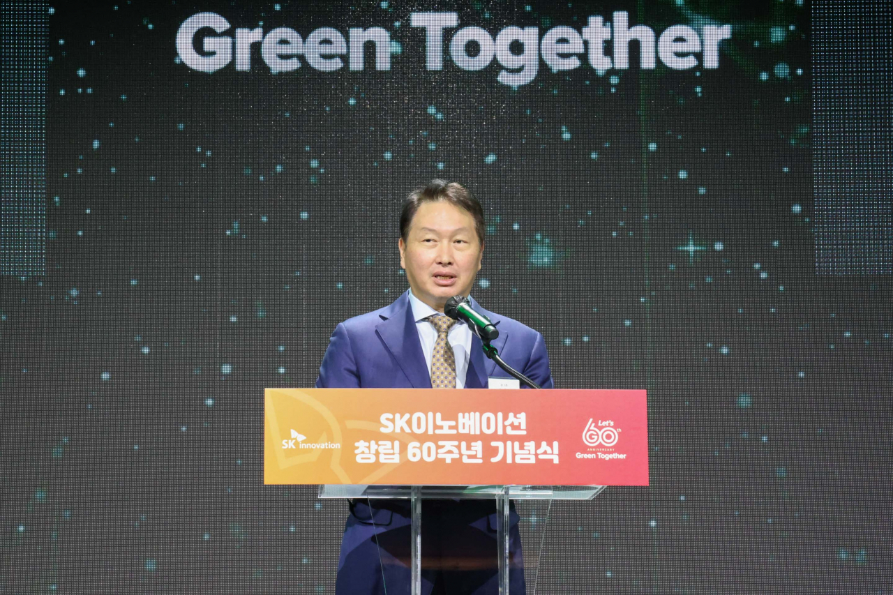 최태원 SK그룹 회장이 지난 13일 서울 중구 대한상공회의소 국제회의장에서 열린 SK이노베이션 창립 60주년 기념식에서 인사말을 하고 있다.