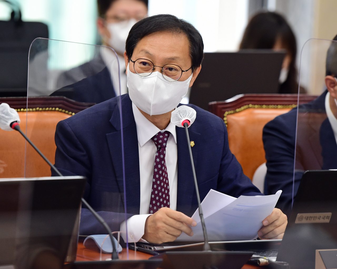 김성주 더불어민주당 의원이 지난 4일 국회 정무위원회에서 열린 국무조정실·국무총리비서실에 대한 국정감사에서 의사진행발언을 하고 있다. [연합]