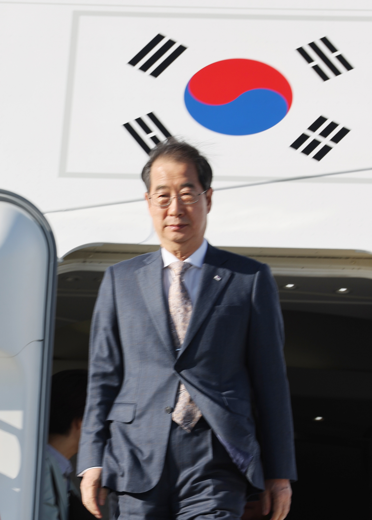 한덕수 국무총리가 15일(현지시간) 중남미 3개국 순방을 마치고 미국 애틀랜타 국제공항에 도착하고 있다. [연합]