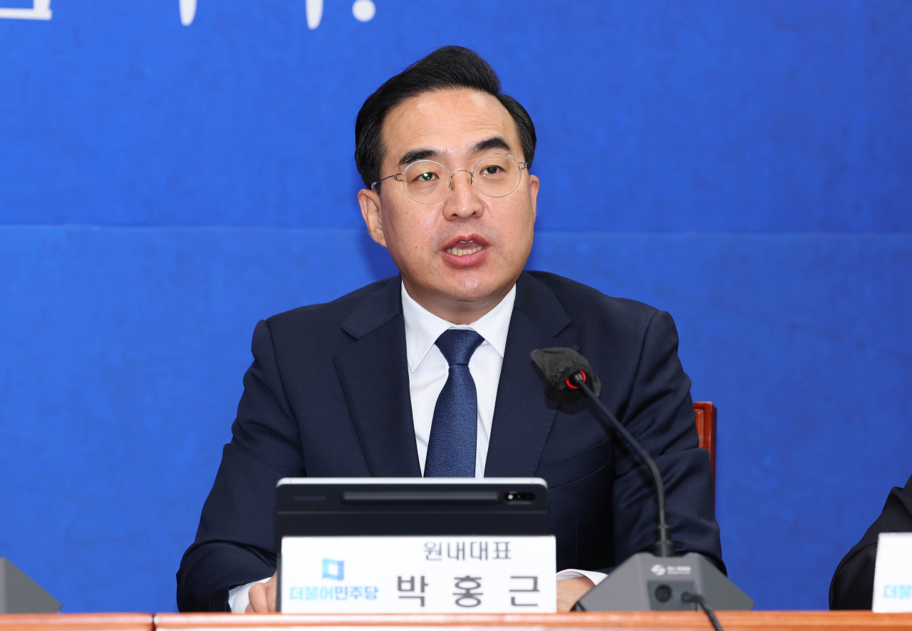 더불어민주당 박홍근 원내대표가 17일 국회에서 열린 최고위원회의에서 발언하고 있다. 이상섭 기자