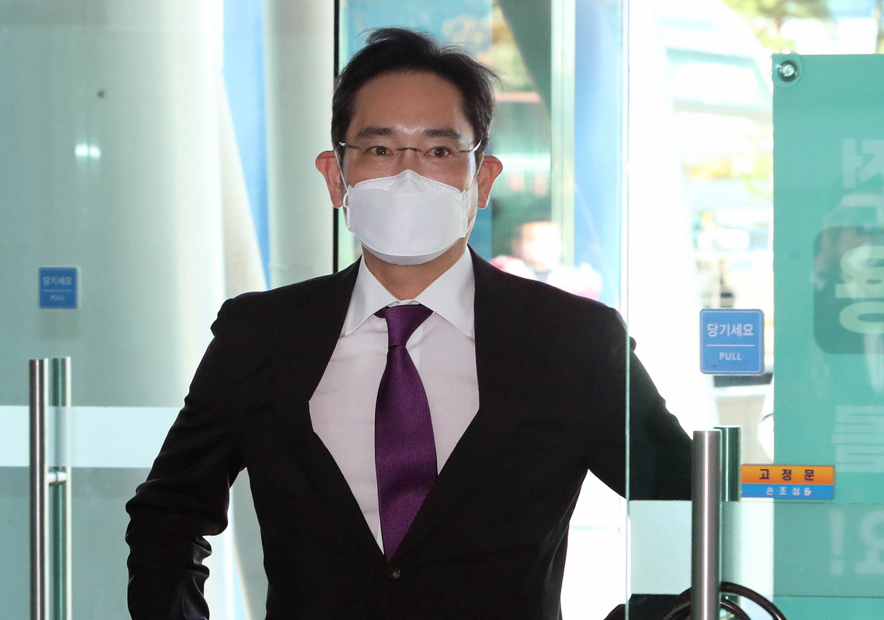이재용 삼성전자 부회장이 17일 오후 경기도 고양시 일산서구 킨텍스에서 열린 2022 국제기능올림픽 특별대회 폐회식에 참석하고 있다. [연합]