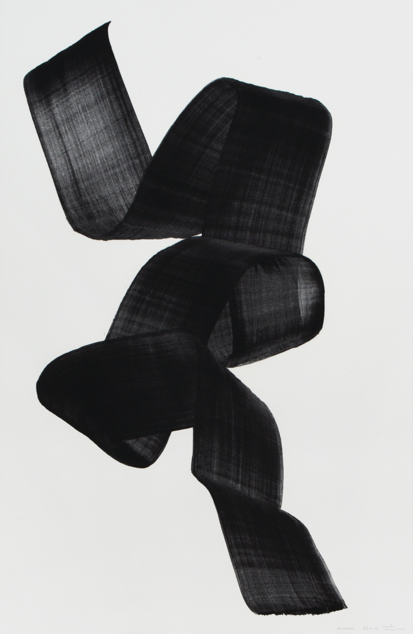 이배, 붓질(Brushstroke 4-66), 종이에 숯, 80.3&times;100cm, 2021 [사진=헤럴드 아트데이]