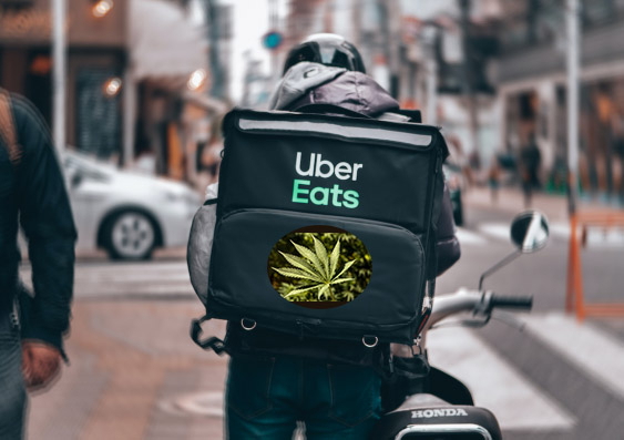 글로벌 차량공유업체 우버의 음식 주문·배달 플랫폼인 ‘우버이츠(Uber Eats)’ 노동자가 자전거를 타고 배달하고 있는 모습. 배달 가방 속에 대마초 상품이 들어있는 모습을 가정해 만든 이미지. [unsplash·AFP]