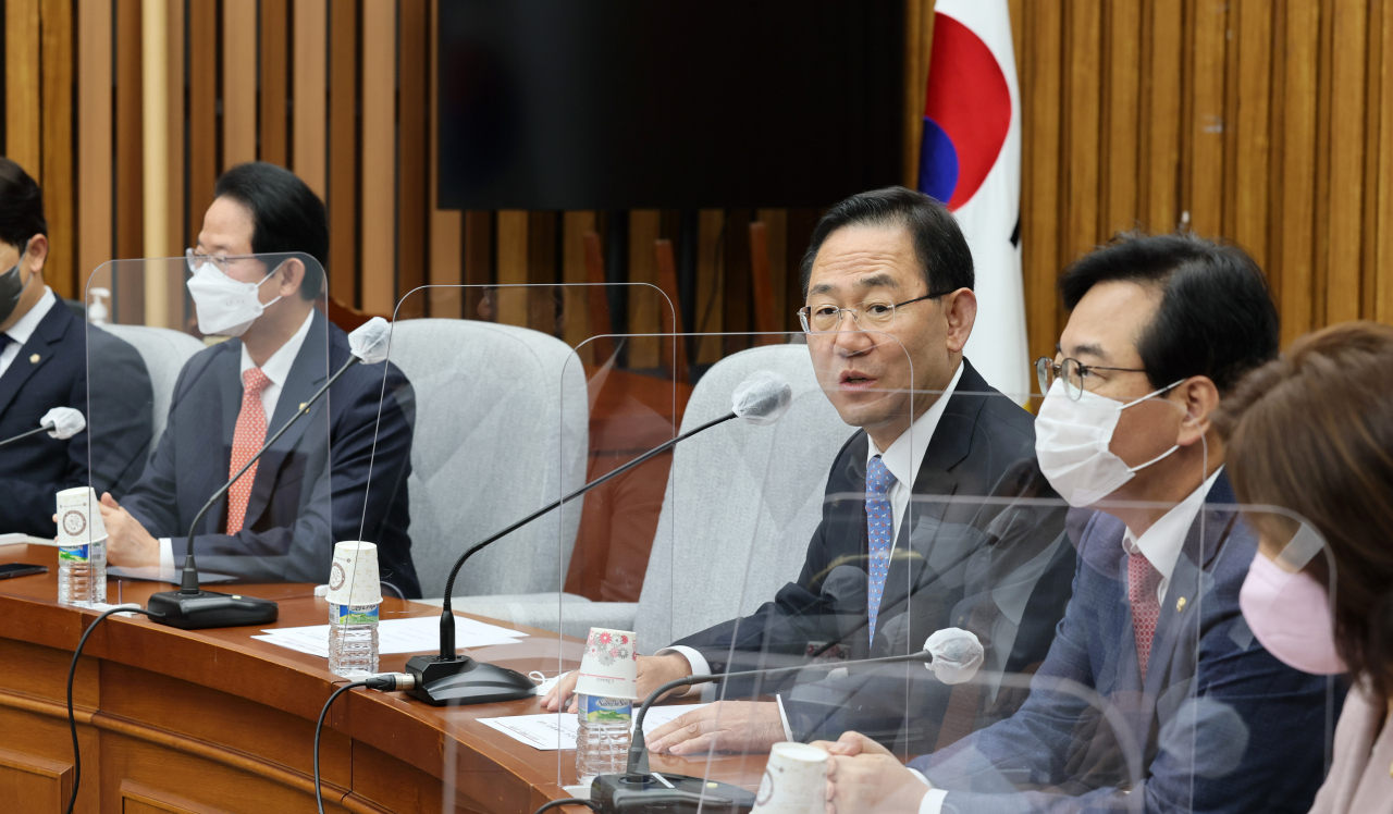 주호영 국민의힘 원내대표가 18일 오전 국회에서 열린 국정감사대책회의에서 모두발언을 하고 있다. [이상섭 기자]